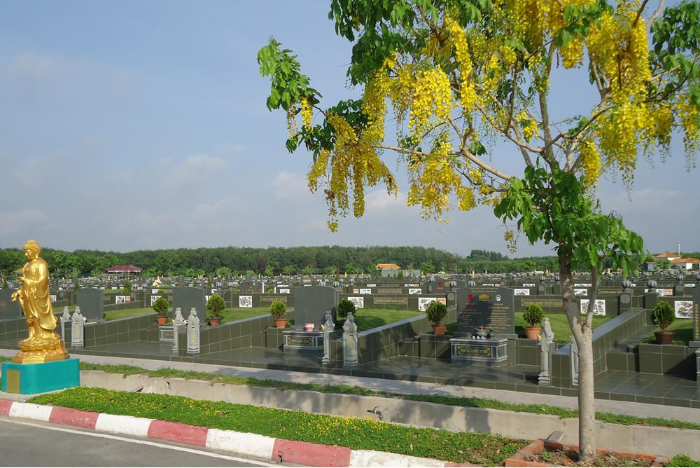 Sơn Trang Tiên cảnh được quy hoạch và xây dựng mộ tộc bằng các chất liệu đá nguyên khối nhập khẩu