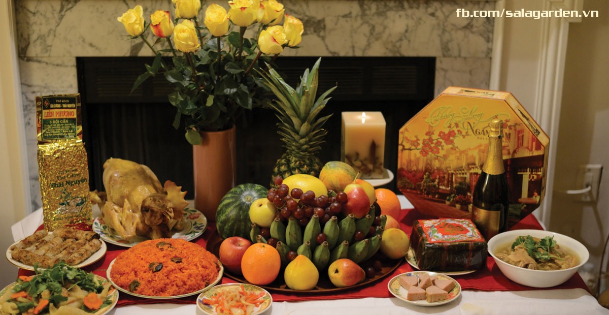 Cúng gia tiên với tất cả tấm lòng thành kính thiêng liêng